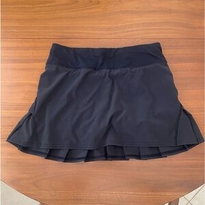 Lululemon black tennis skirt size 4 ruffles in the back